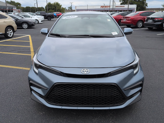 Used 2025 Toyota Corolla SE FWD image 2