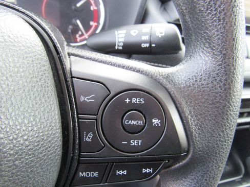 Used 2025 Toyota RAV4 LE AWD/4WD image 16