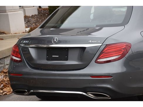 Used 2019 Mercedes-Benz E 300 4MATIC image 28