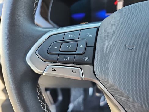 Used 2022 Volkswagen Taos SE image 16