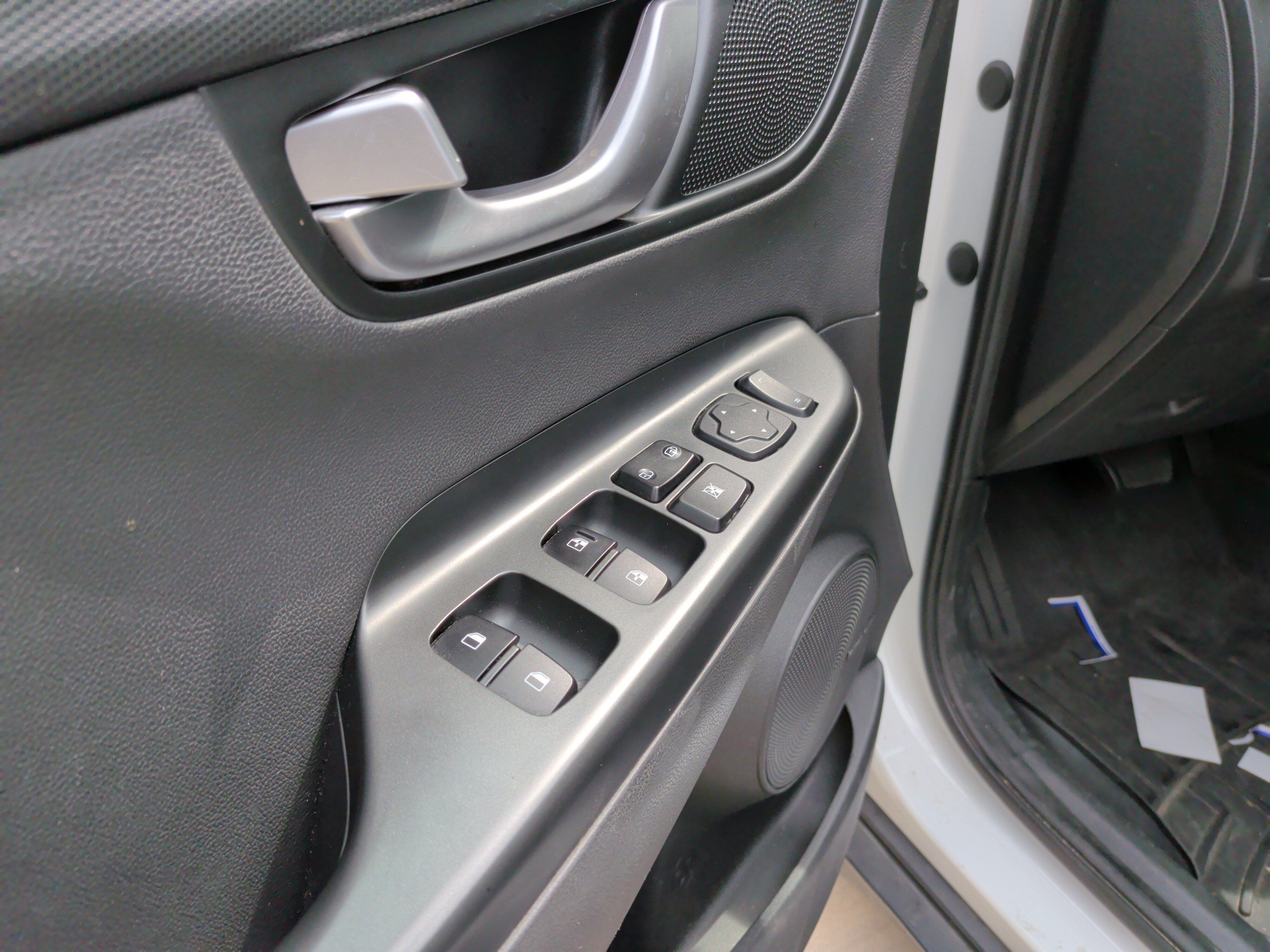 Used 2022 Hyundai Kona Limited FWD image 13