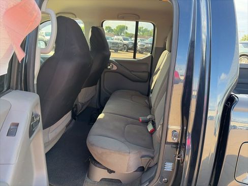 Used 2015 Nissan Frontier SV image 8