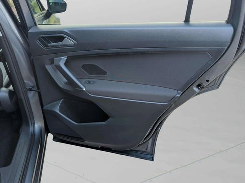 Used 2020 Volkswagen Tiguan S image 33