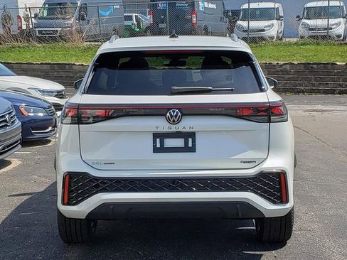 New 2026 Volkswagen Tiguan SEL R-Line AWD/4WD image 4