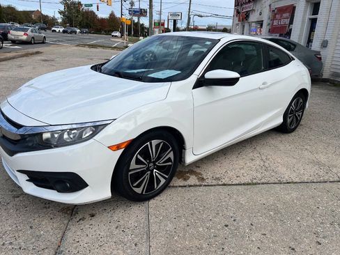 Used 2018 Honda Civic EX-T image 3