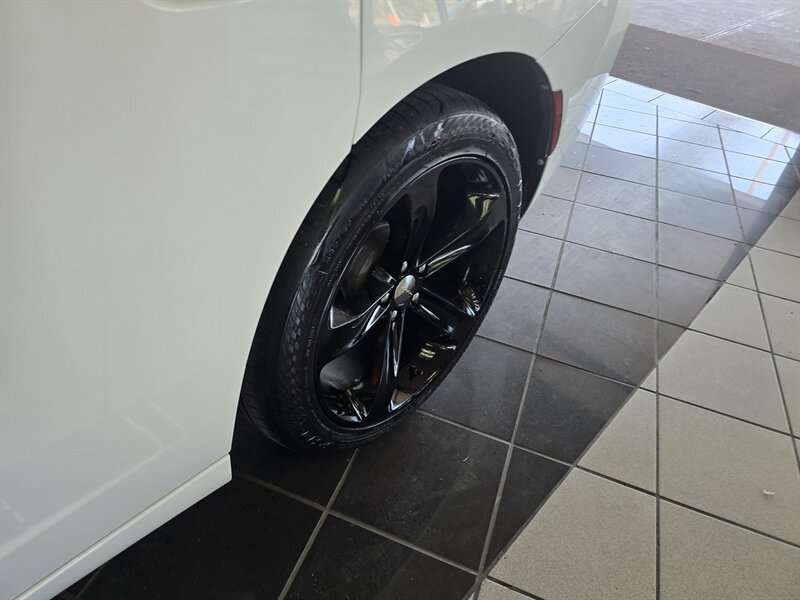 Used 2016 Dodge Charger R/T RWD image 36