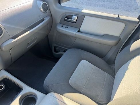 Used 2004 Ford Expedition XLT image 16