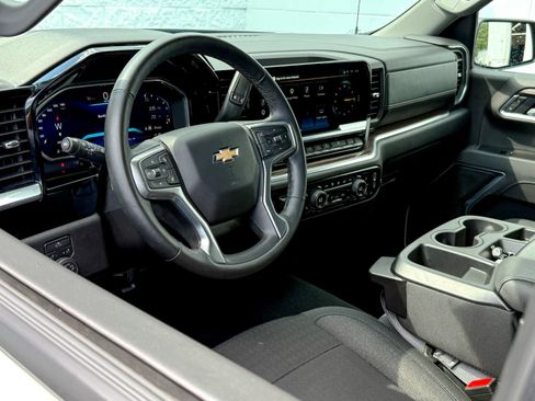 Used 2026 Chevrolet Silverado 1500 LT AWD/4WD image 14