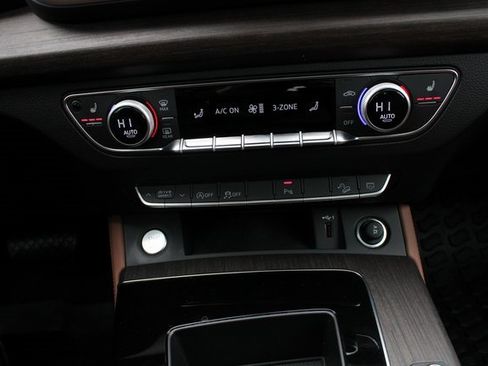 Used 2025 Audi Q5 2.0T Premium Plus w/ Premium Plus Package image 18