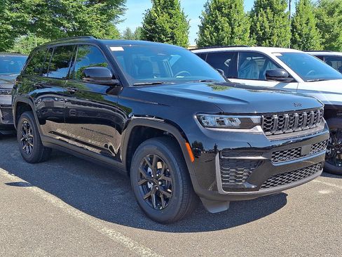 New 2026 Jeep Grand Cherokee Altitude AWD/4WD image 3