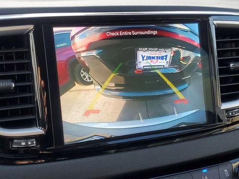 Used 2024 Chrysler Pacifica Touring-L image 25