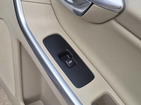 Used 2015 Volvo XC60 T5 Platinum image 59