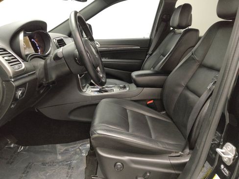 Used 2022 Jeep Grand Cherokee Limited w/ Trailer Tow Group IV image 17