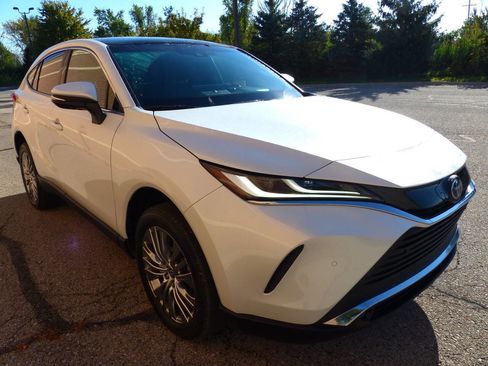 Used 2024 Toyota Venza Limited image 9