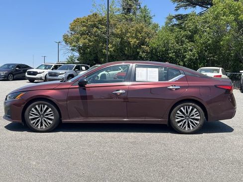 Used 2024 Nissan Altima 2.5 SV FWD image 10