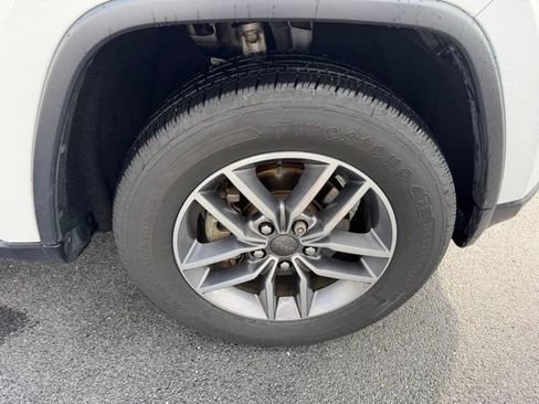 Used 2020 Jeep Grand Cherokee Laredo AWD/4WD image 10