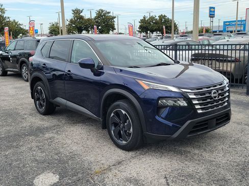 Certified 2024 Nissan Rogue SV FWD image 3