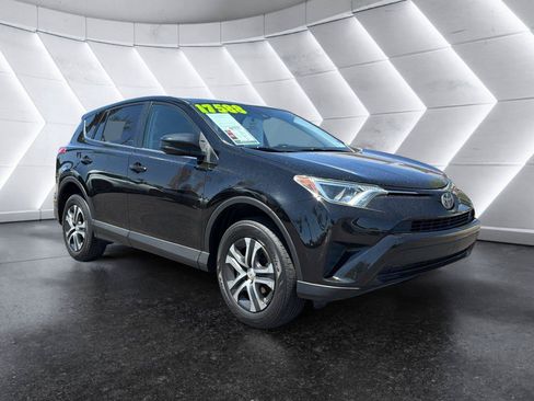 Used 2018 Toyota RAV4 LE w/ Carpet Mat Package FWD image 1