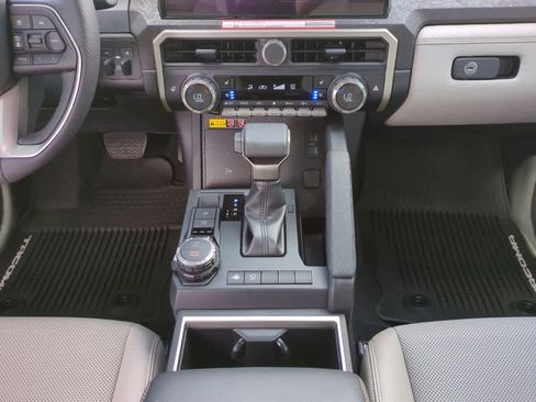 Used 2025 Toyota Tacoma Limited AWD/4WD image 18