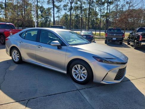 Certified 2025 Toyota Camry LE image 9