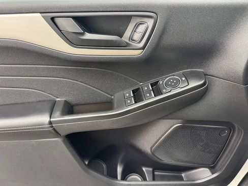 Used 2022 Ford Escape SE image 13