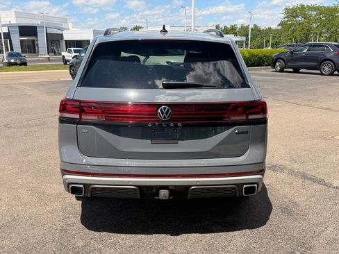 Certified 2025 Volkswagen Atlas Peak Edition SE AWD/4WD image 5