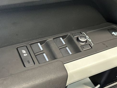 Used 2022 Land Rover Defender 110 S image 15