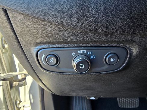 Used 2020 Chevrolet Equinox LT w/ Driver Convenience Package image 18