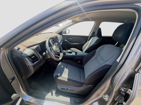 Used 2023 Nissan Rogue SV FWD image 16
