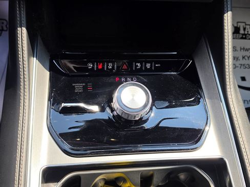 Used 2024 Jeep Wagoneer Series II AWD/4WD image 27