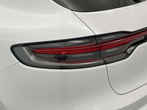 New 2026 Porsche Macan image 16