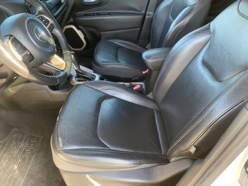 Used 2016 Jeep Renegade Limited image 5