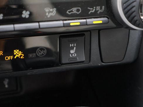 Used 2020 Toyota RAV4 XLE w/ XLE Grade Weather Package AWD/4WD image 22
