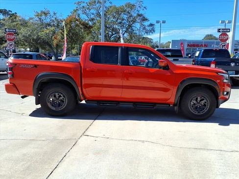 Used 2025 Nissan Frontier Pro-X image 8
