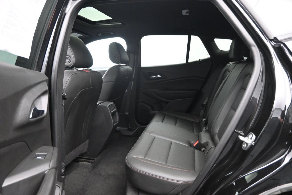Used 2025 Chevrolet Trax RS w/ Sunroof Package FWD image 24