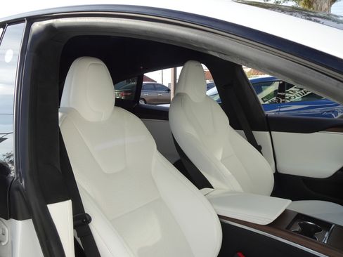 Used 2022 Tesla Model S image 23