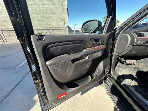 Used 2014 Cadillac Escalade Luxury image 36