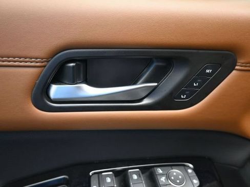 Used 2025 Nissan Pathfinder Platinum FWD image 34