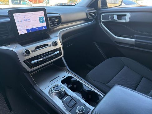Used 2022 Ford Explorer XLT image 28