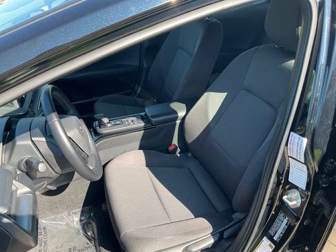 Used 2025 Toyota Prius LE FWD image 10
