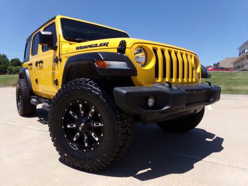 Used 2021 Jeep Wrangler Unlimited Sport AWD/4WD image 9