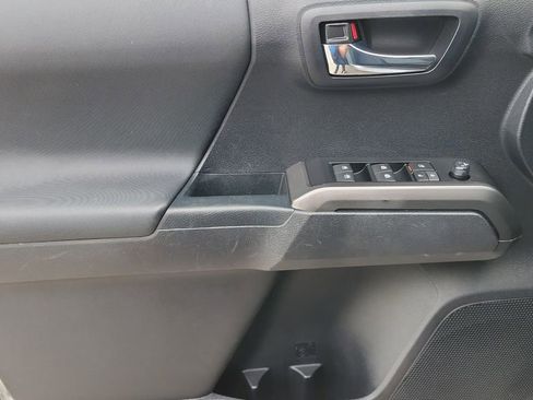 Used 2021 Toyota Tacoma TRD Off-Road image 16