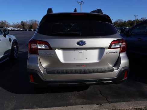 Used 2018 Subaru Outback 2.5i Limited image 17