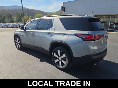 Used 2023 Chevrolet Traverse LT w/ LT Premium Package image 5