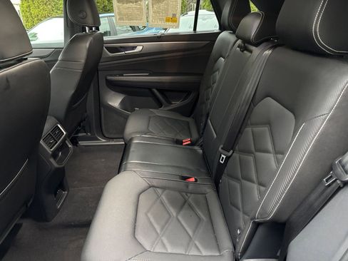 Used 2025 Volkswagen Atlas Cross Sport SE image 25