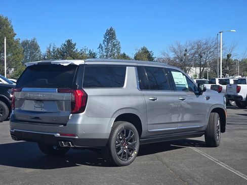 New 2026 GMC Yukon XL Denali w/ Sun & Power Step Package AWD/4WD image 4