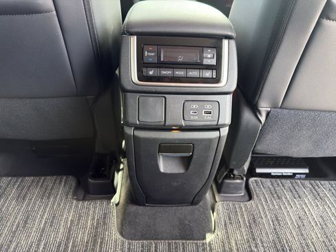 Used 2024 Subaru Ascent Limited w/ Technology Package AWD/4WD image 13