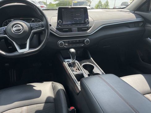 Used 2025 Nissan Altima 2.5 SR FWD image 15