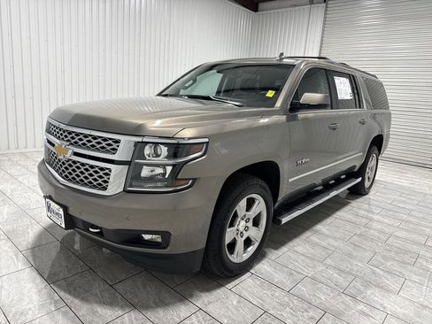 Used 2019 Chevrolet Suburban LT w/ LT Signature Package image 1