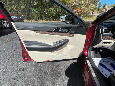 Used 2017 Nissan Maxima Platinum image 16